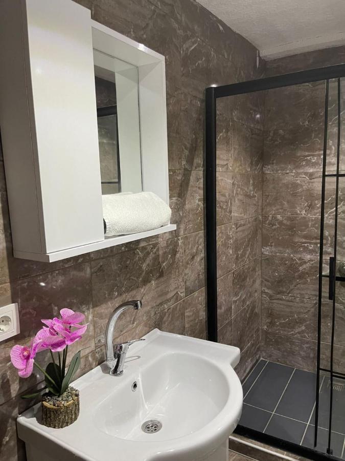 Smf Suites 1+1 4 Istanbul Bagian luar foto